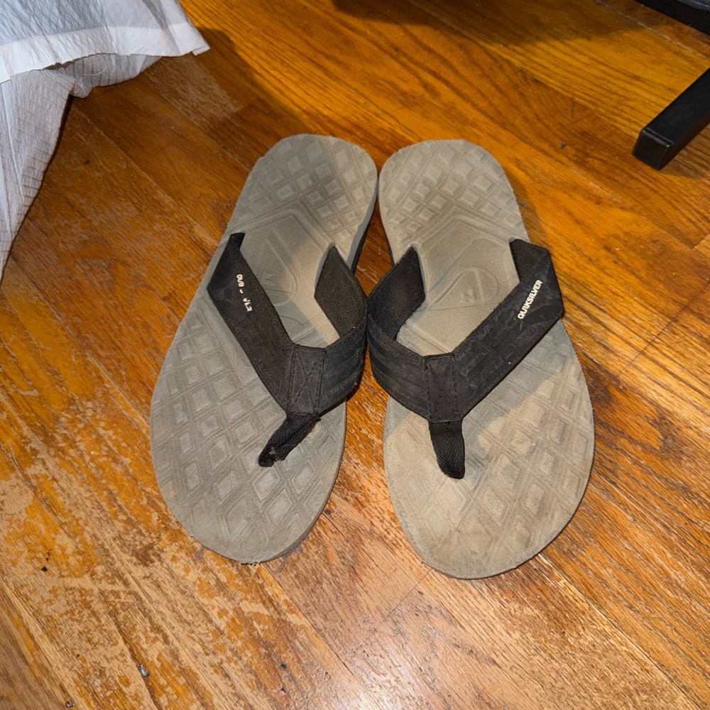 Quiksilver Black and Brown Sandals